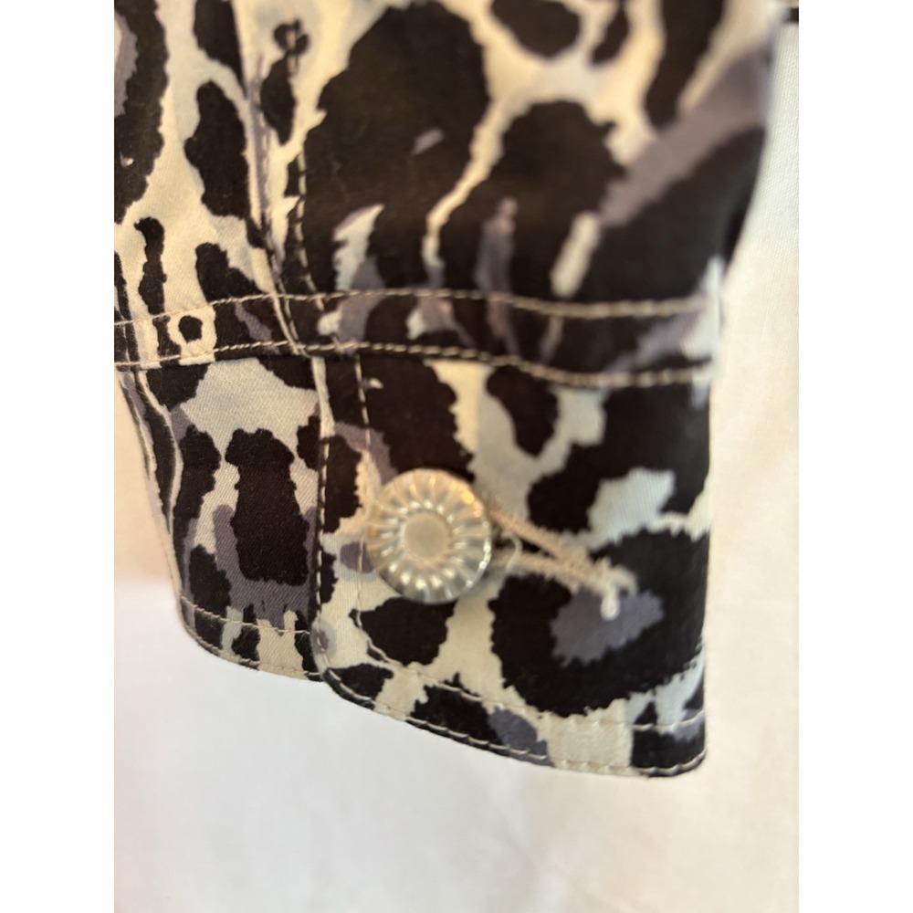 Live a Little Women's M Animal Print Collared Button-Down Long Sleeve Blouse M - Picture 6 of 6